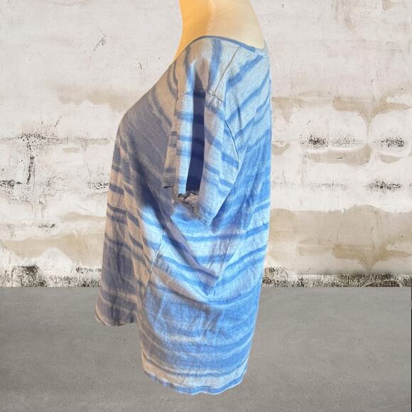 Vince Camuto NWOT Blue Stripe Women's Casual T-Shirt Size Large - Picture 3 of 6